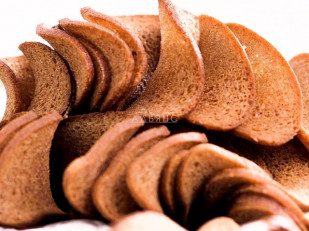 Сухарики с беконом: Ресторанные гренки с чесноком