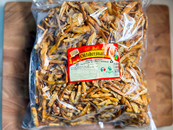 Нитка ЖАРЕНАЯ "Чеснок с зеленью" Oktobersnack 1 кг (сырный продукт) в Клину