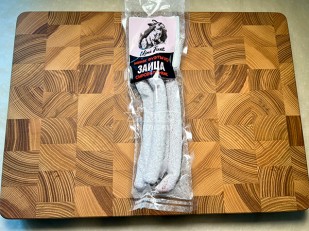 Бастони Чипсы свинины острые: Колбаски сыровяленые Mini Fuet 