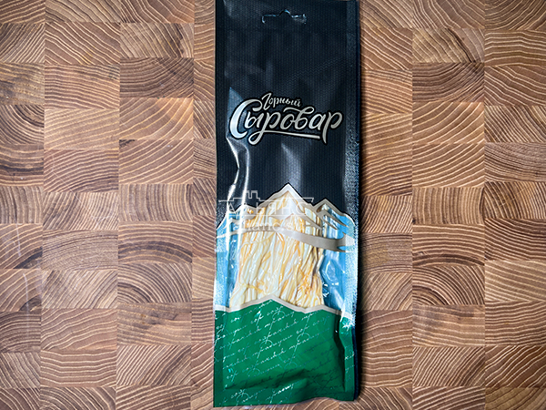 Сыр 60 гр ГОРНЫЙ СЫРОВАР (Паутинка копчёная) в Клину