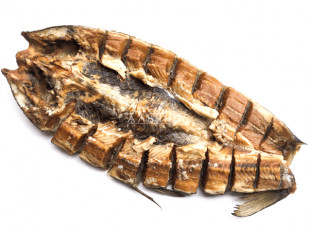 Пелядь вяленая: Сом (бабочка) холодного копчения